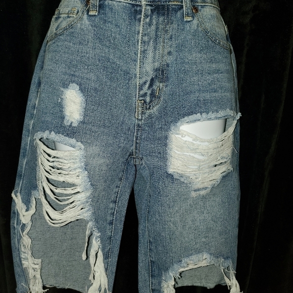 New Fashion Nova's Ayesha Longline Distressed Denim Shorts Women's Size 1 Small - Picture 2 of 5